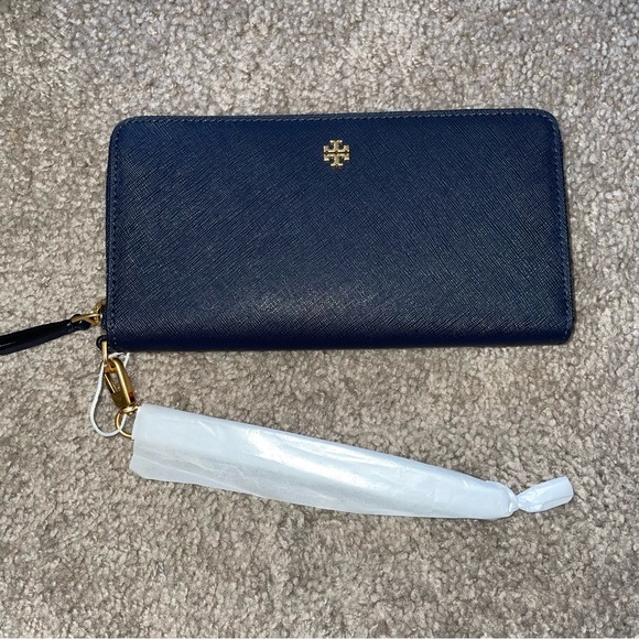 Tory Burch Handbags - NWT Tory Burch Emerson Zip Continental Wallet in Navy